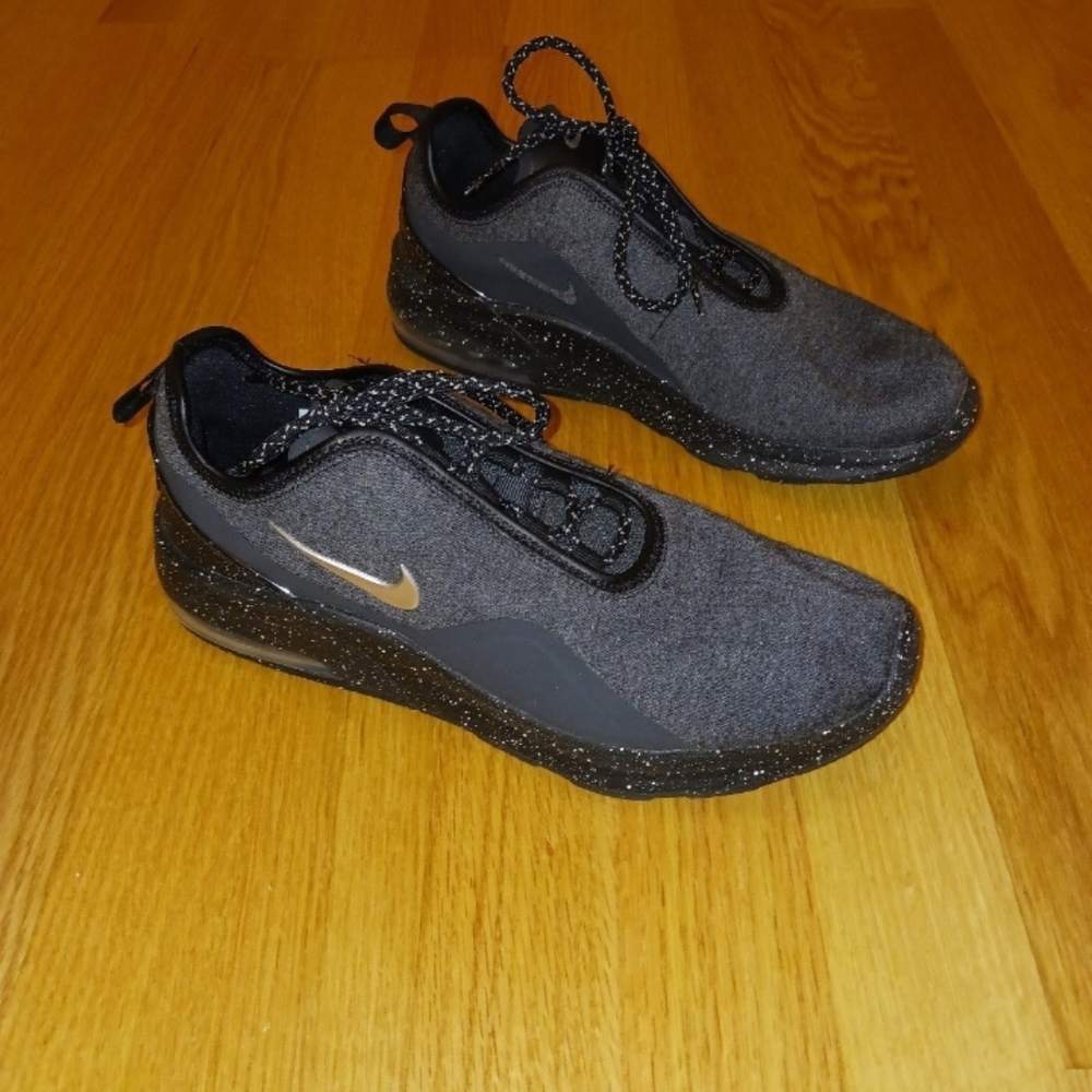 Last call Nike Air motion 2 size 9 men/10.5 women - Picture 3 of 9